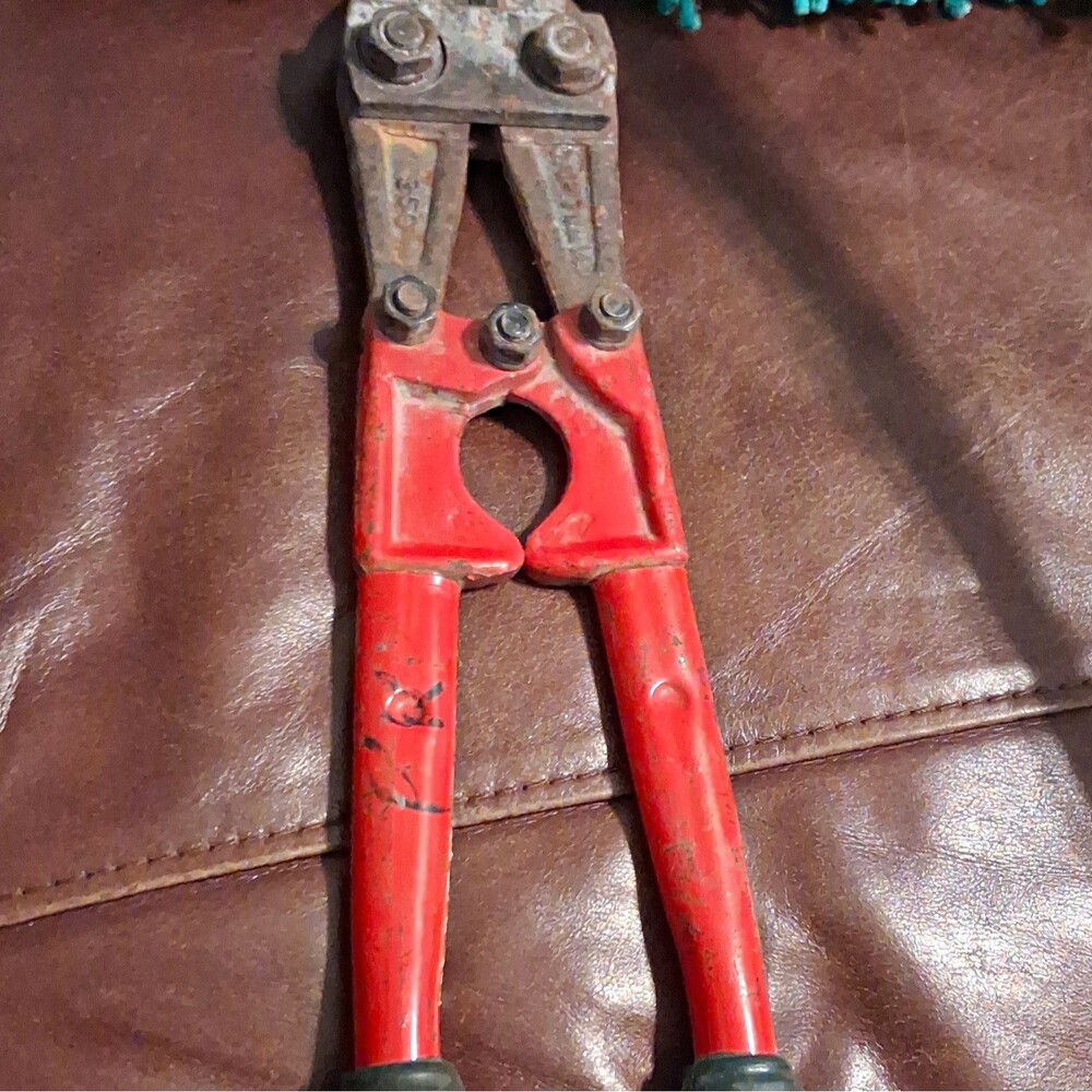 Red & Black Steel Bolt Cutter Cutting Tool, 1-Piece Steel Blade 13.5 inch